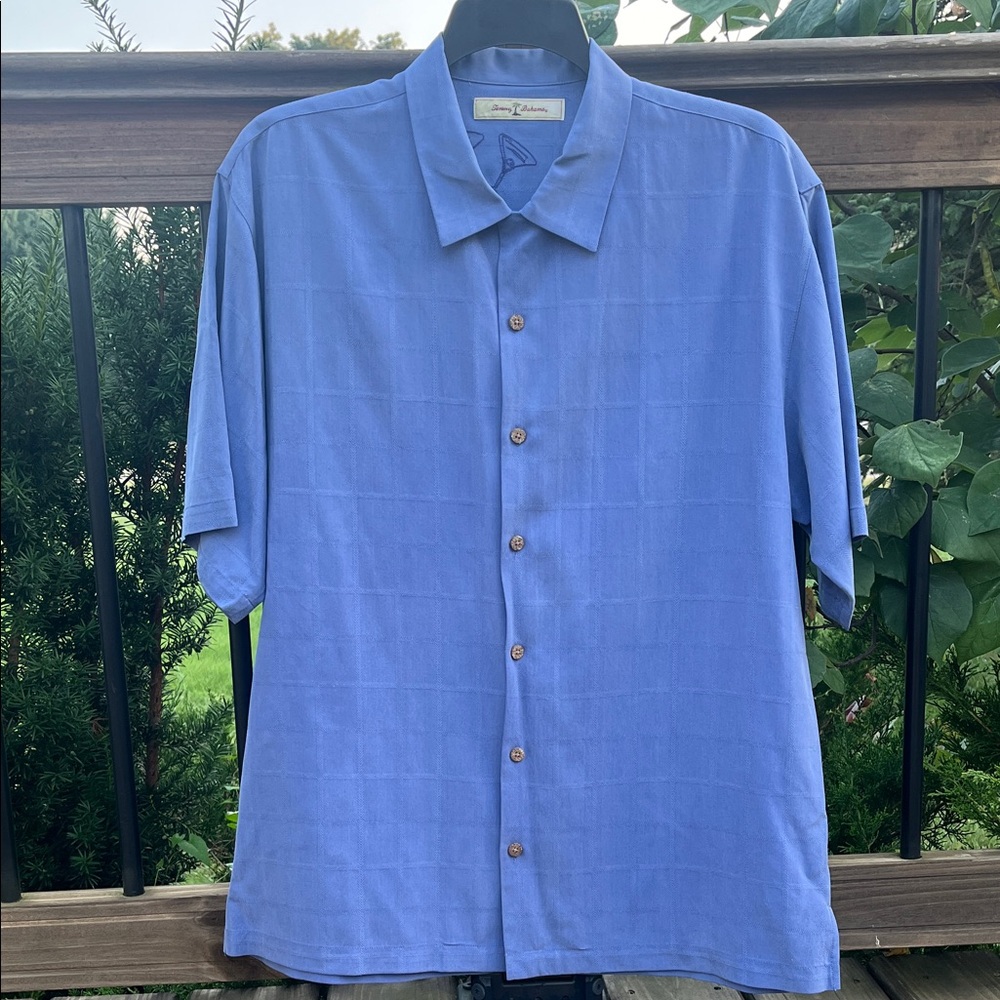 Tommy Bahama Light Blue Lavender Casual Button Down Shirt 100% Silk